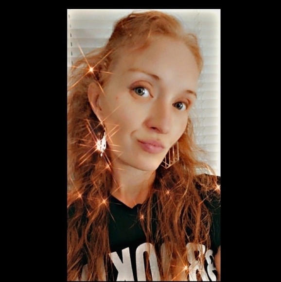 Meet your Posher, Melissa - Picture 1 of 1